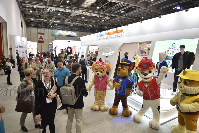 Aisle at Excel 
 An Aisle shot from an event at Excel London 
 Keywords: Aisle, exhibition, event, london, excel, event photography, event photographer, busy,