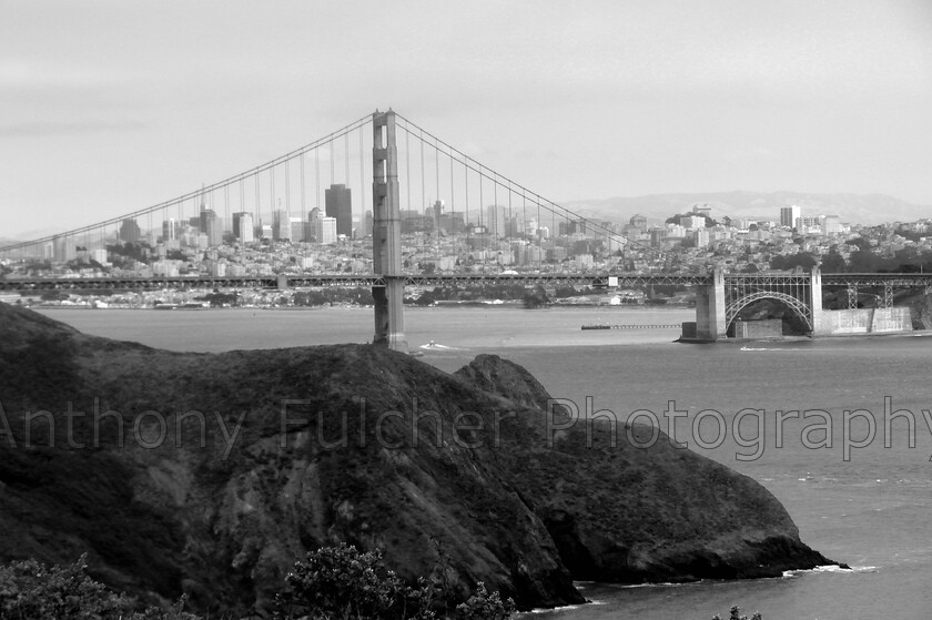 Golden gate bridge 
 Black and white of Golden gate bridge 
 Keywords: San francisco, usa, bridge, golden gate bridge, black & white,