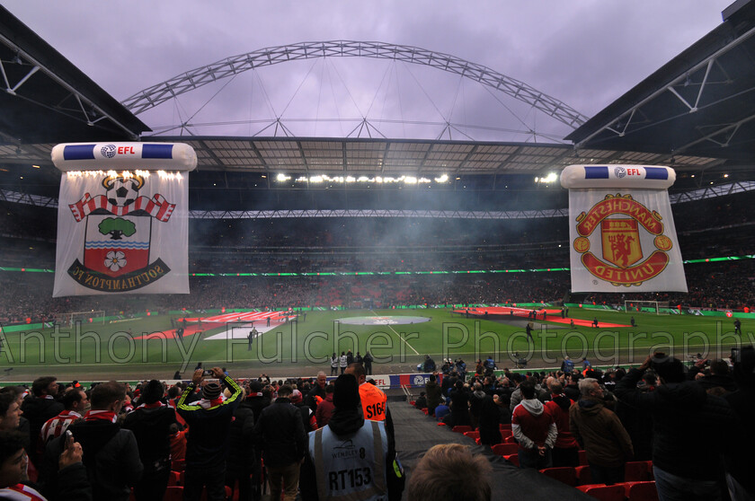 Cup final 
 Cup final between Southampton and Manchester United at Wembley 
 Keywords: cup, cup final, wembley, southampton, manchester, manchester utd, football, soccer, sport,