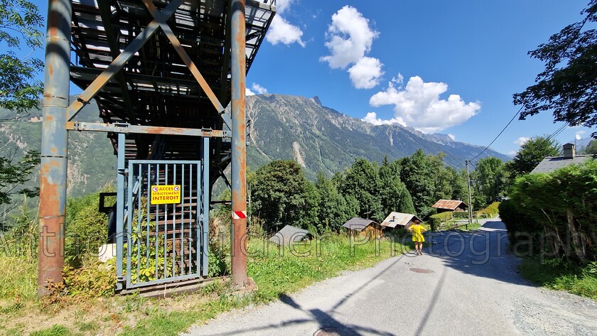 out of season 
 cable car still working out of season taking people upto Mont Blanc. 
 Keywords: cable car, ski lift, summer,