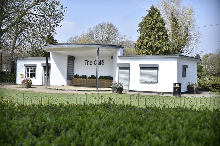 Cafe-in-Welland-park