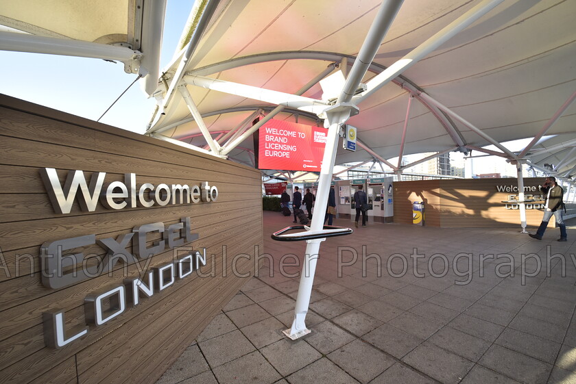 Welcome to excel 
 Welcome sign after the train station leading to Excel London 
 Keywords: Welcome, excel london, excel, london, event venue, event photography, exhibition