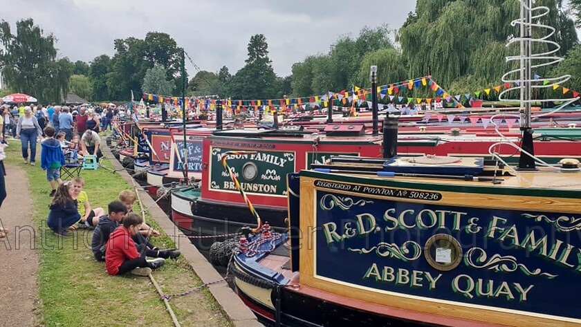 Stratford upon Avon Canal gala 
 The stratford upon Avon annual canal regatta, barges from all over the country come to celebrate here 
 Keywords: barge, canal boat, stratford upon avon, regatta, gala, fete, water, canal. celebration,