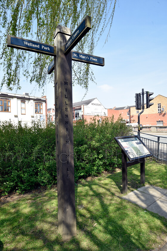 Old-wooden-sign-post-(2)