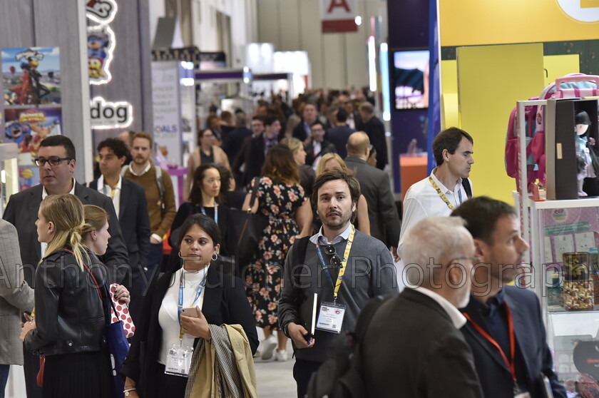 Busy Aisle 
 Busy aisle shot at an exhibition in the UK 
 Keywords: aisle, busy exhibition, exhibition, event, people, business, london, excel london, excel,